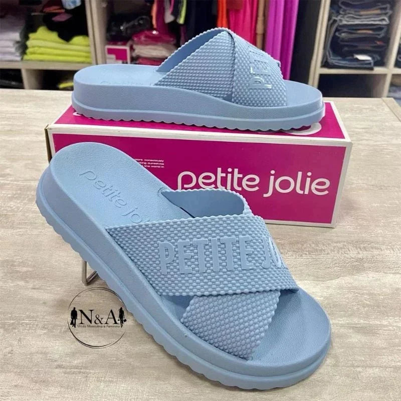 Petite Jolie Chinelo